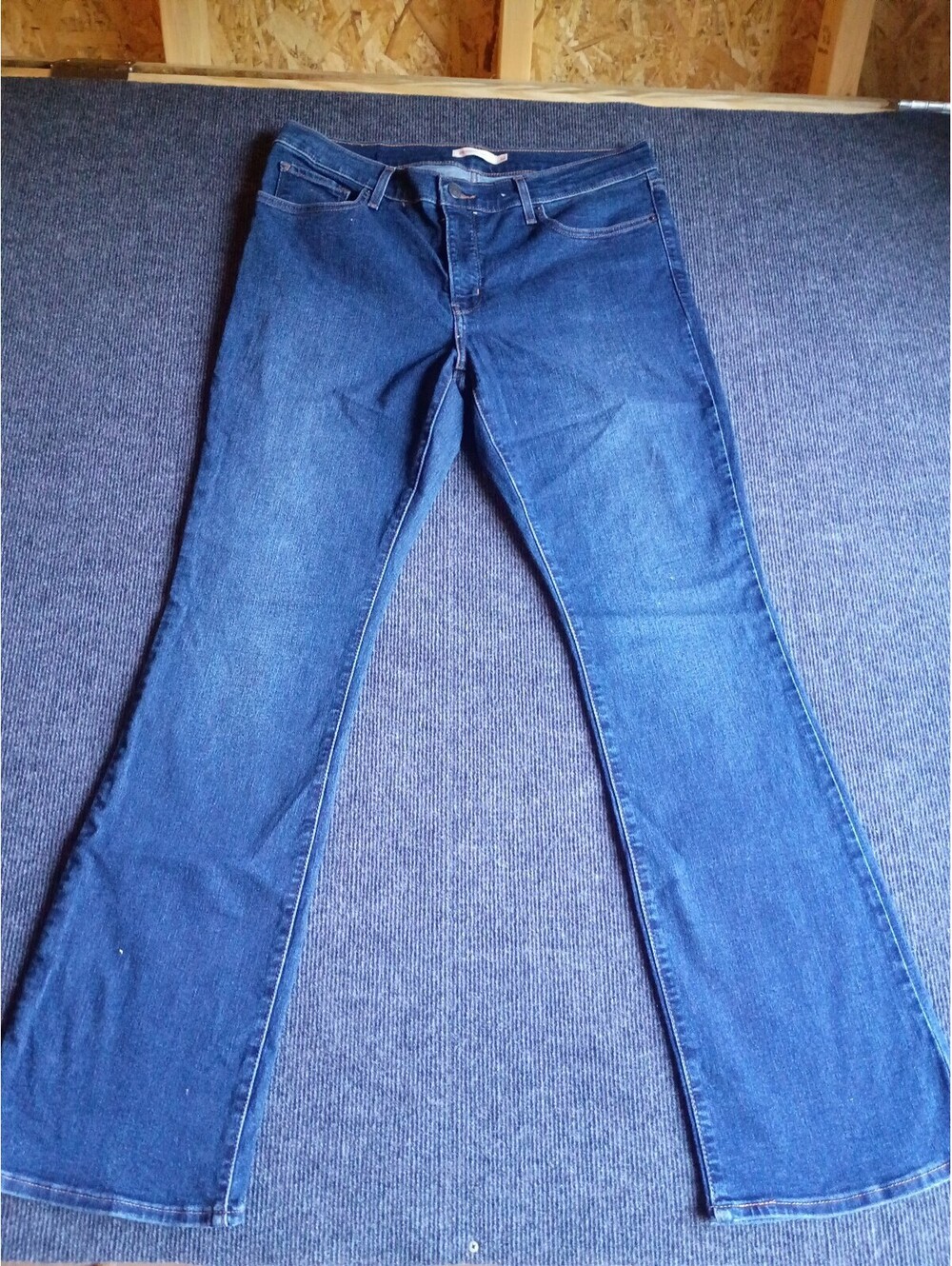 Y2K Levi's 315 Shaping Bootcut/Flare Jeans Size 10/12 or a 32 inch waist